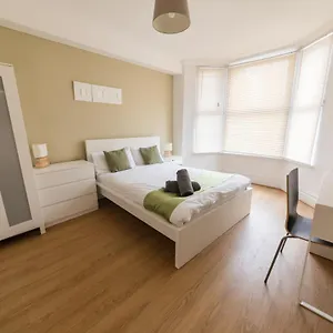 Modern, Spacious Ideal For Work Teams And Groups , Luton (Bedfordshire) United Kingdom