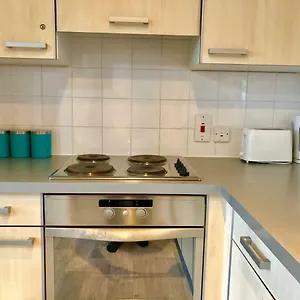 2 Bedrooms Modern Apartment, Lounge, Full Kitchen, Balcony, 5 Minutes Stratford Station , London United Kingdom